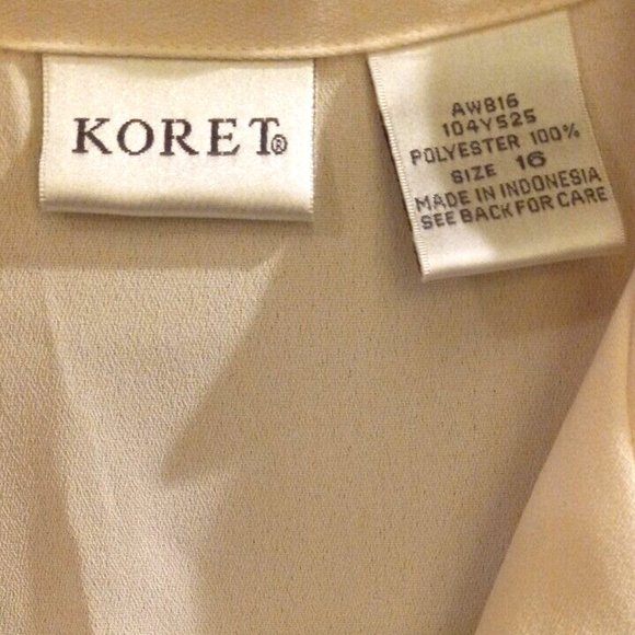 Koret Womans Blouse size 16 button up white with roses - Picture 3 of 5